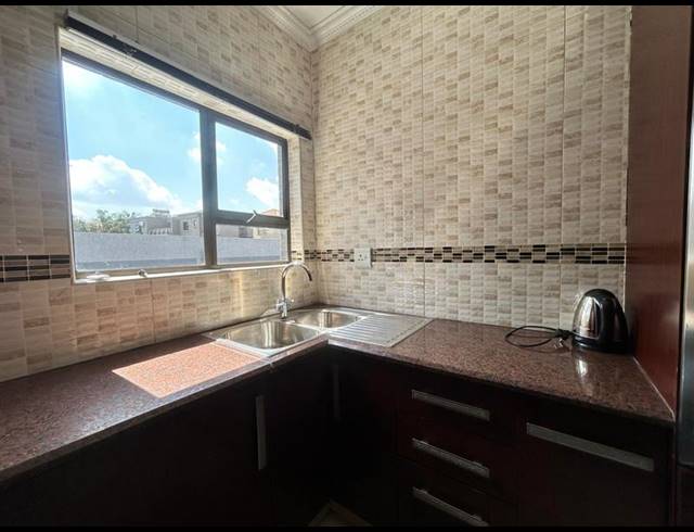 5 BEDROOM HOUSE FOR SALE IN HELDERWYK